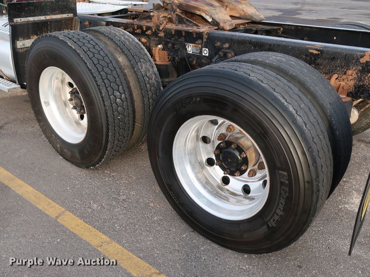 image for item KY9723 2012 Kenworth T800  semi truck