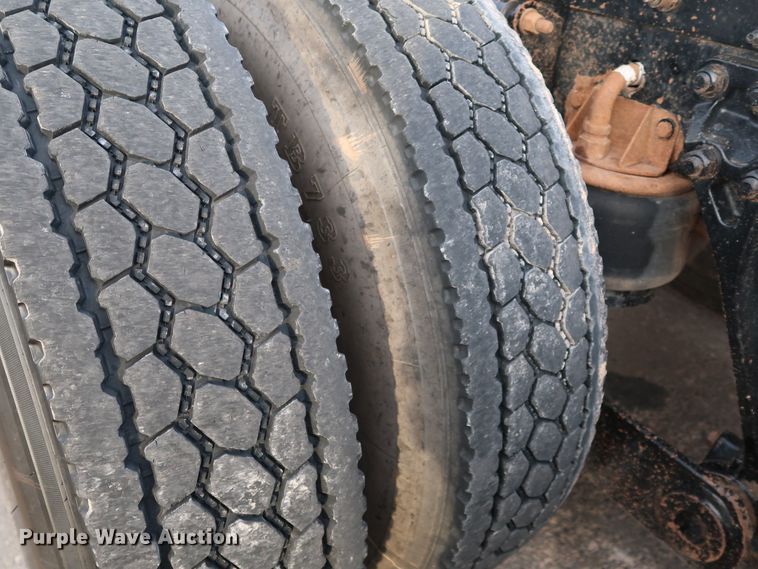 image for item KY9723 2012 Kenworth T800  semi truck