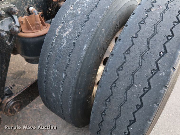 image for item KY9723 2012 Kenworth T800  semi truck