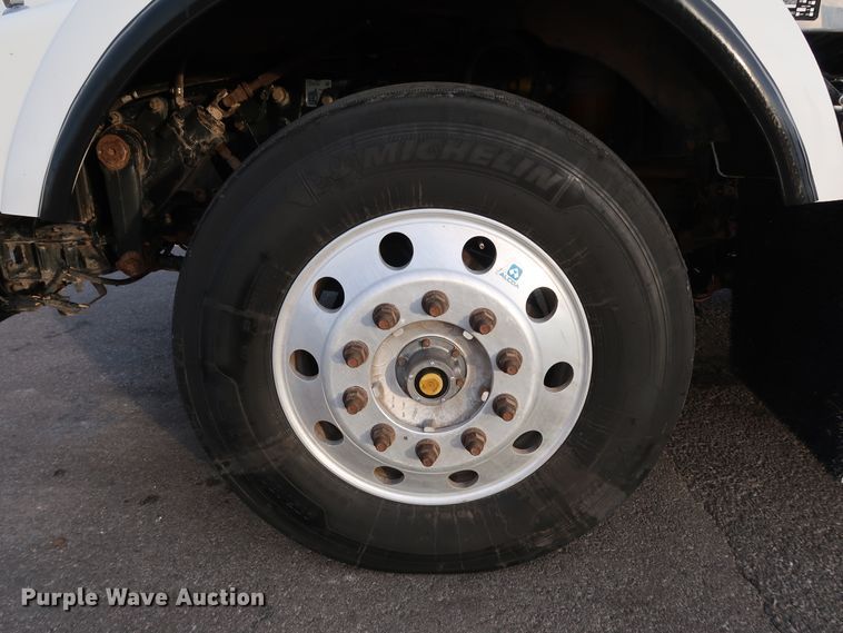 image for item KY9723 2012 Kenworth T800  semi truck