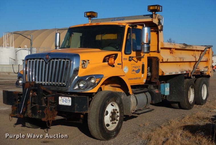 image for item DH8128 2011 International WorkStar 7400  dump truck