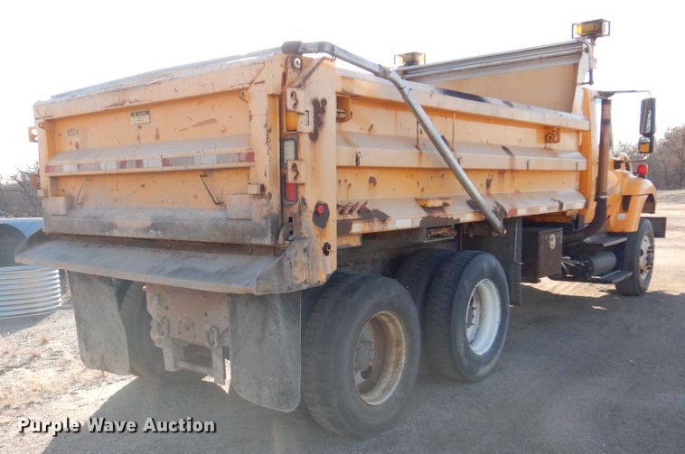 image for item DH8128 2011 International WorkStar 7400  dump truck