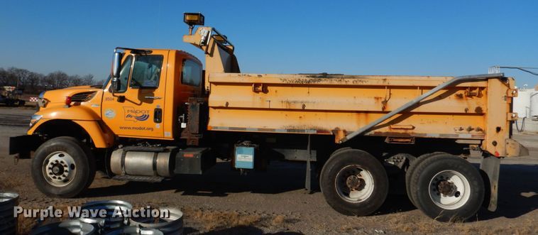 image for item DH8128 2011 International WorkStar 7400  dump truck