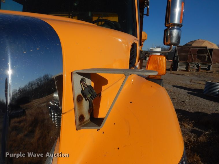 image for item DH8128 2011 International WorkStar 7400  dump truck