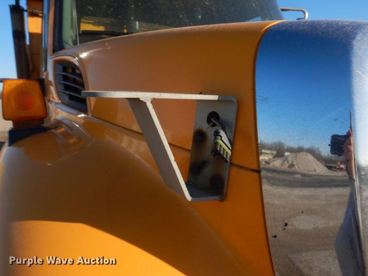 image for item DH8128 2011 International WorkStar 7400  dump truck