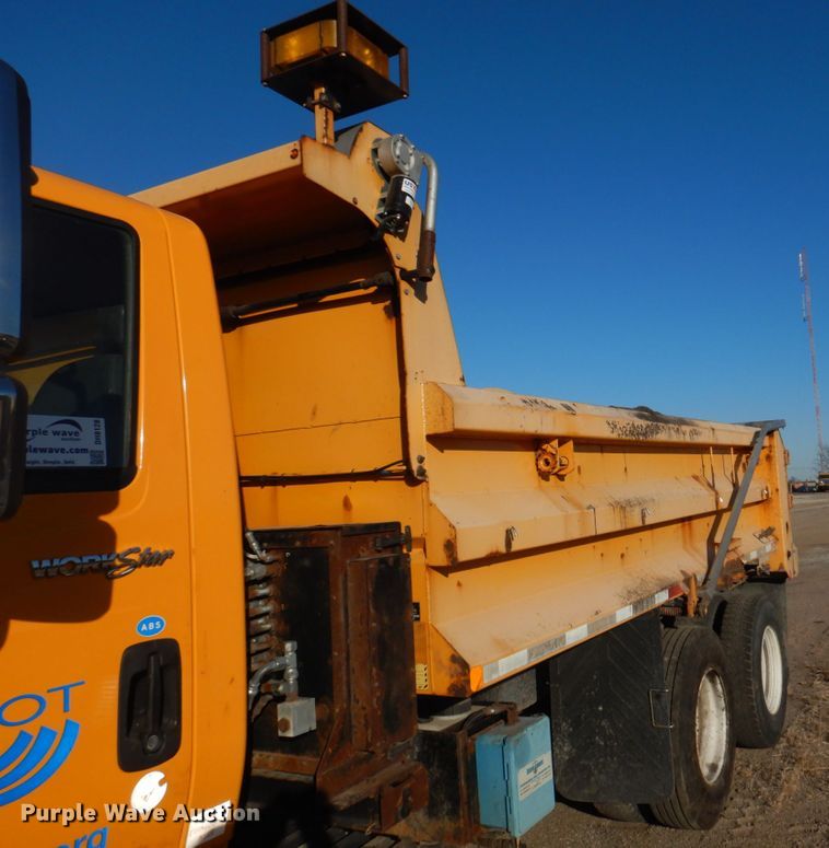 image for item DH8128 2011 International WorkStar 7400  dump truck