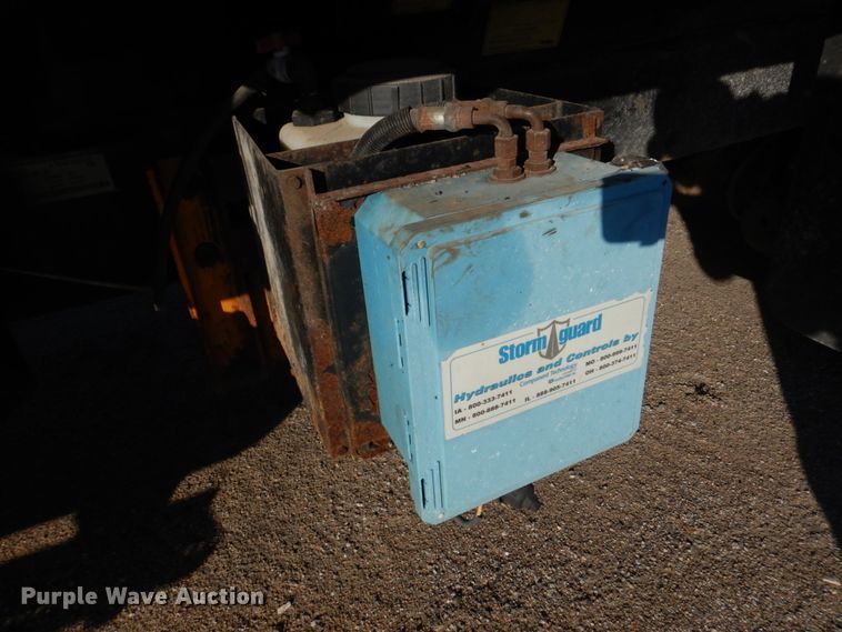 image for item DH8128 2011 International WorkStar 7400  dump truck