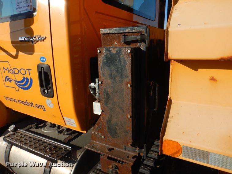 image for item DH8128 2011 International WorkStar 7400  dump truck