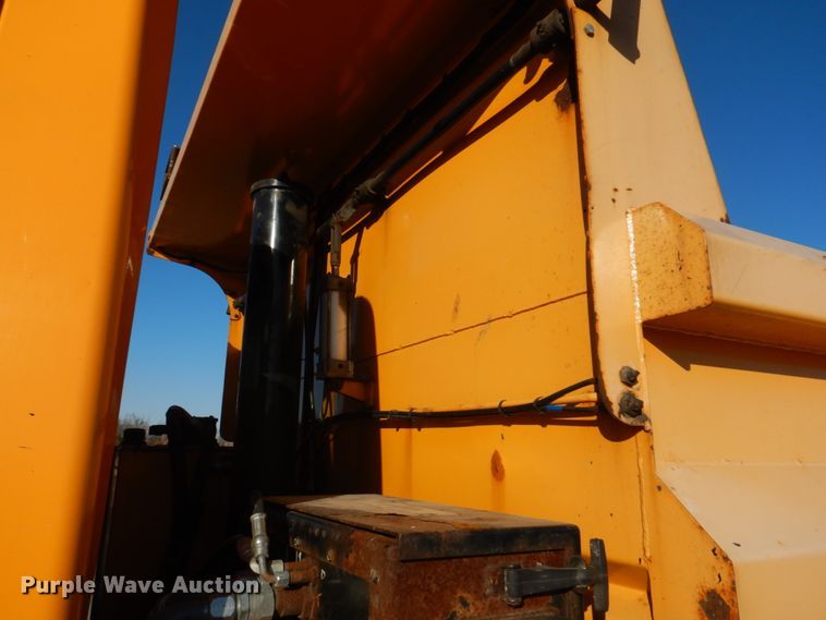 image for item DH8128 2011 International WorkStar 7400  dump truck