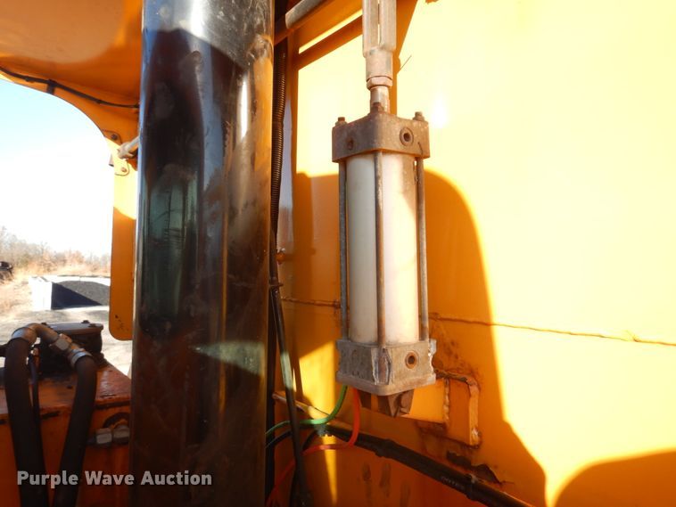 image for item DH8128 2011 International WorkStar 7400  dump truck