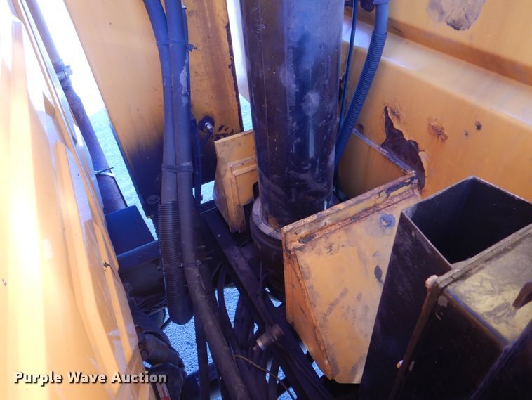 image for item DH8128 2011 International WorkStar 7400  dump truck