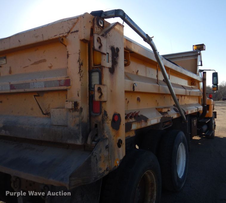 image for item DH8128 2011 International WorkStar 7400  dump truck