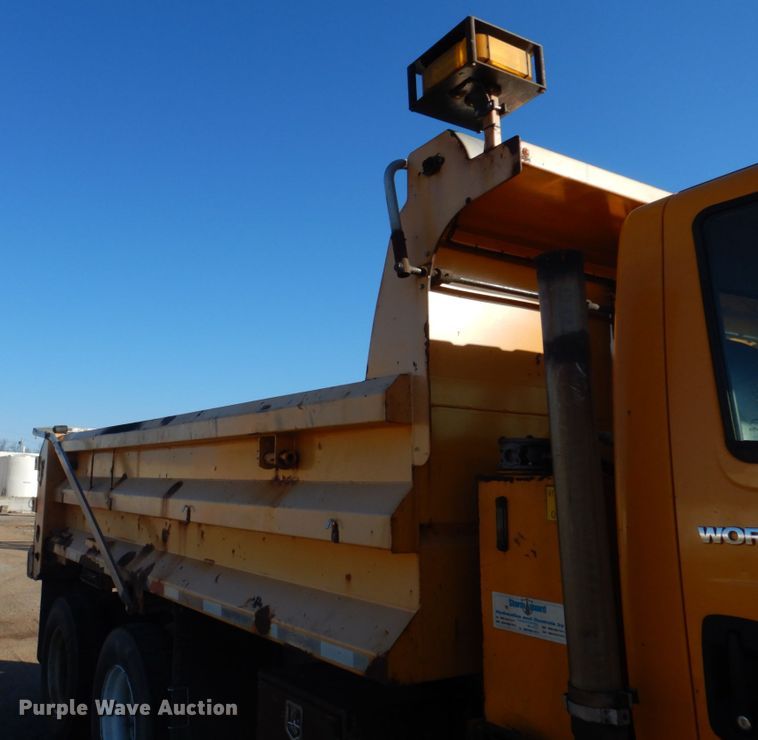 image for item DH8128 2011 International WorkStar 7400  dump truck