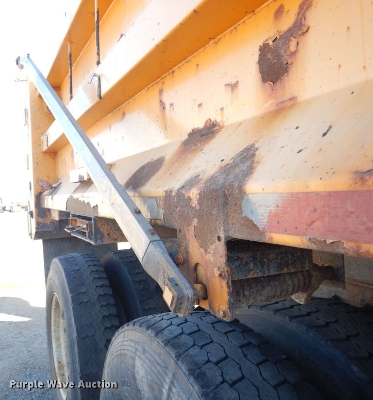 image for item DH8128 2011 International WorkStar 7400  dump truck