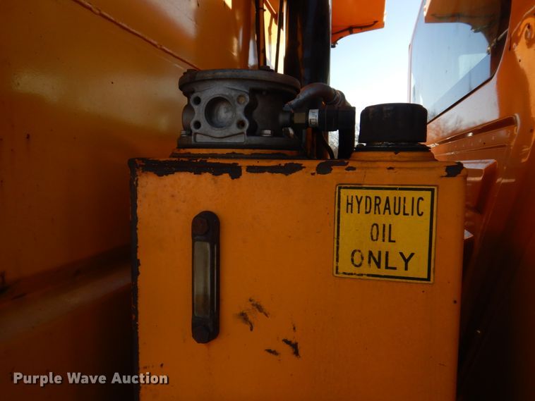 image for item DH8128 2011 International WorkStar 7400  dump truck