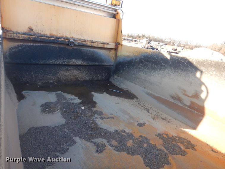 image for item DH8128 2011 International WorkStar 7400  dump truck