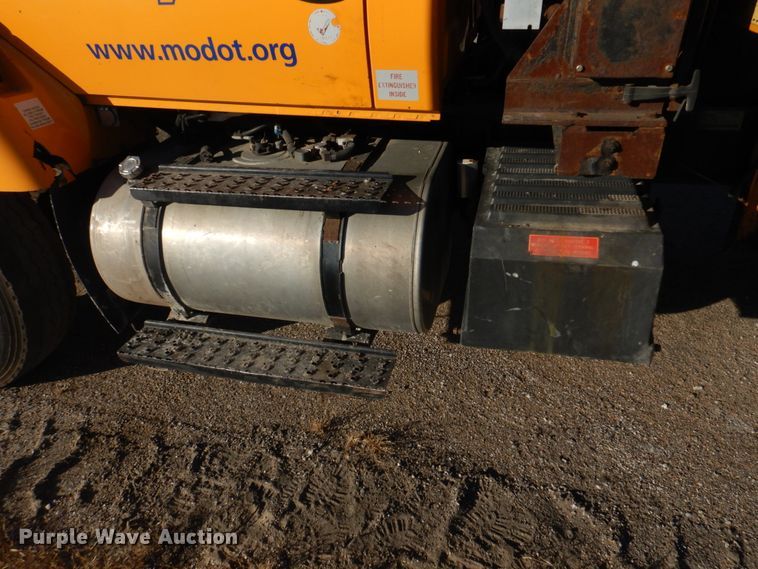 image for item DH8128 2011 International WorkStar 7400  dump truck