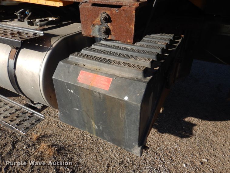 image for item DH8128 2011 International WorkStar 7400  dump truck