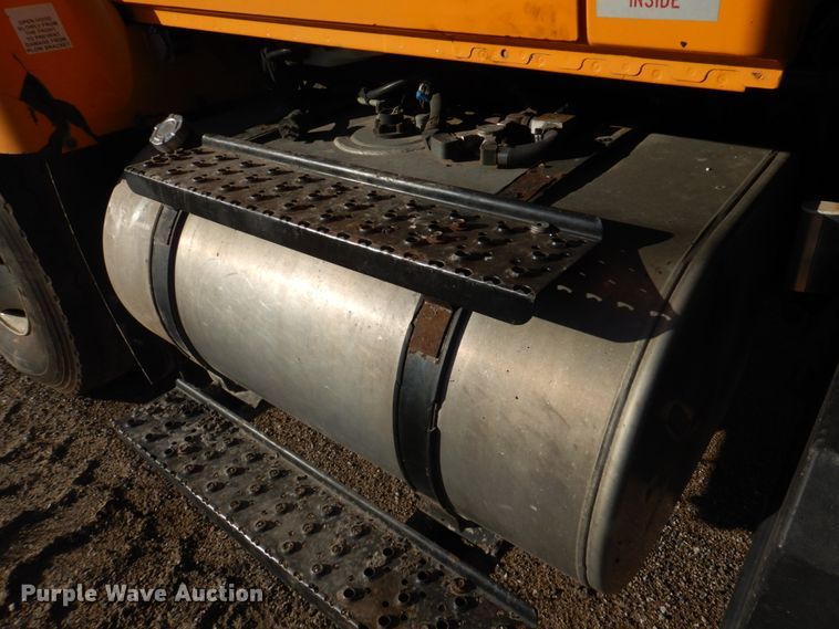 image for item DH8128 2011 International WorkStar 7400  dump truck