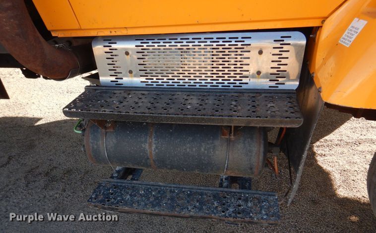 image for item DH8128 2011 International WorkStar 7400  dump truck