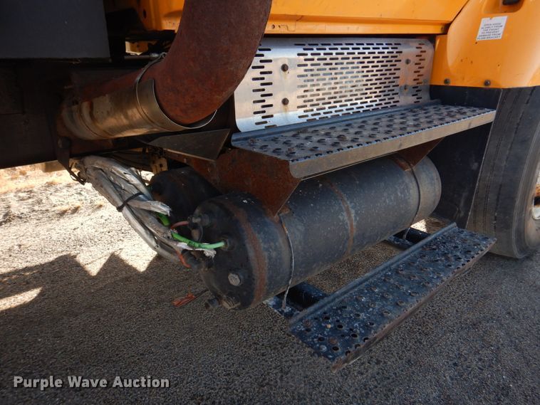 image for item DH8128 2011 International WorkStar 7400  dump truck