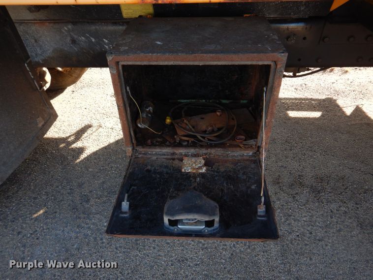 image for item DH8128 2011 International WorkStar 7400  dump truck