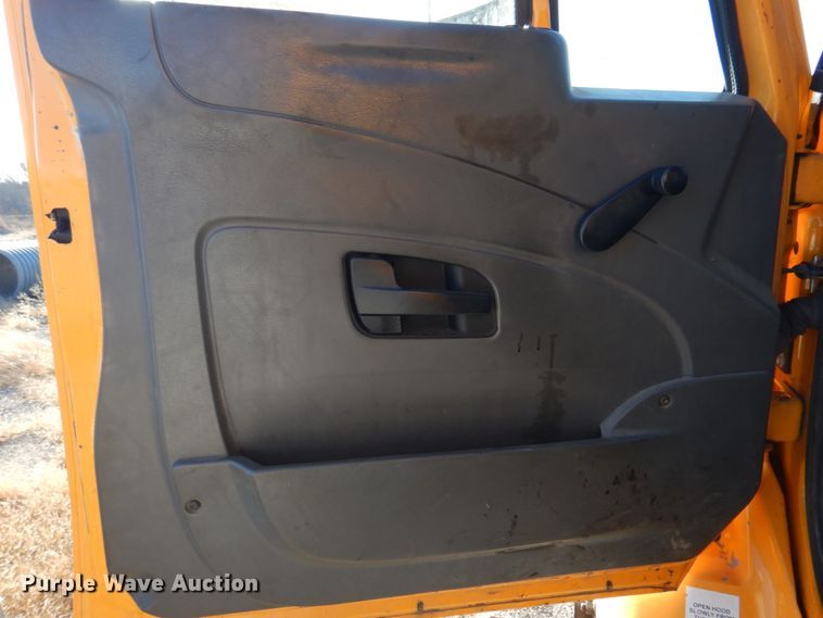 image for item DH8128 2011 International WorkStar 7400  dump truck