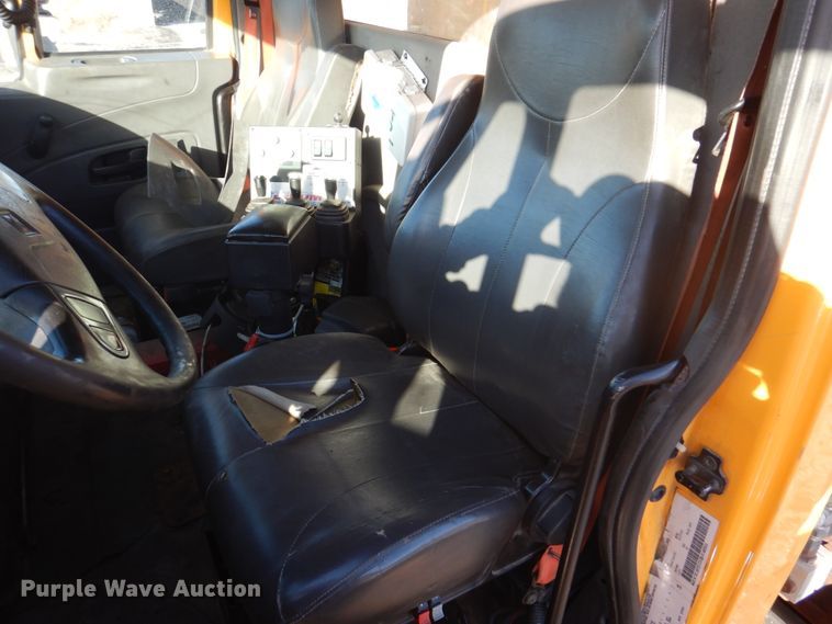 image for item DH8128 2011 International WorkStar 7400  dump truck