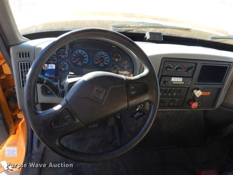 image for item DH8128 2011 International WorkStar 7400  dump truck