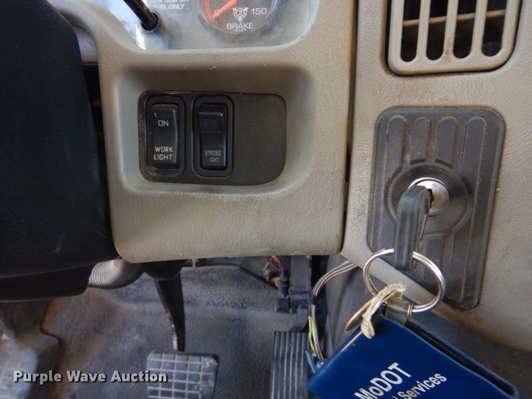 image for item DH8128 2011 International WorkStar 7400  dump truck