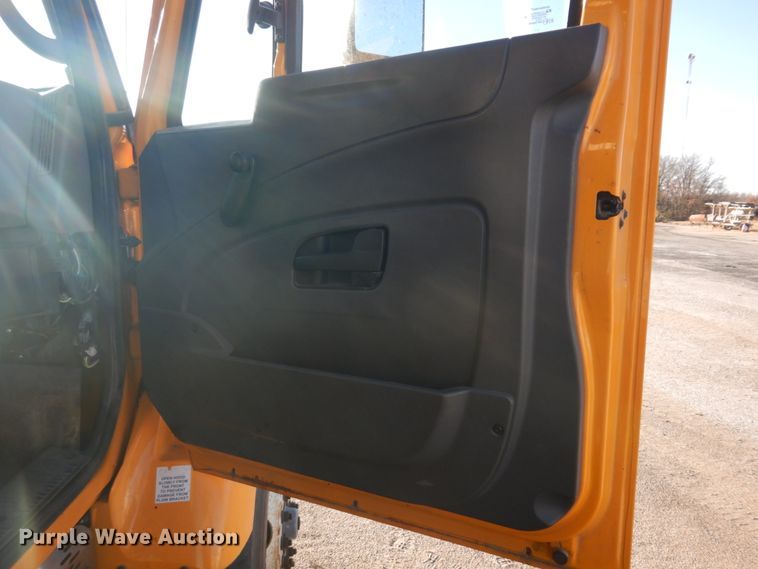 image for item DH8128 2011 International WorkStar 7400  dump truck