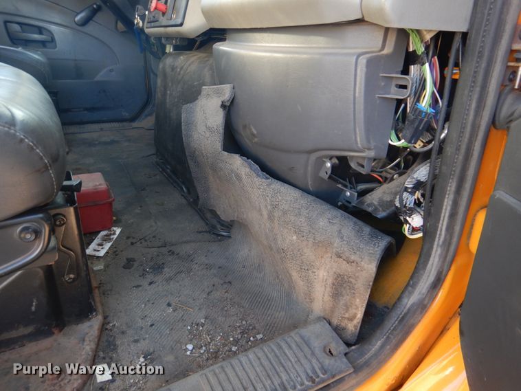 image for item DH8128 2011 International WorkStar 7400  dump truck