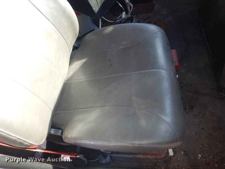 image for item DH8128 2011 International WorkStar 7400  dump truck