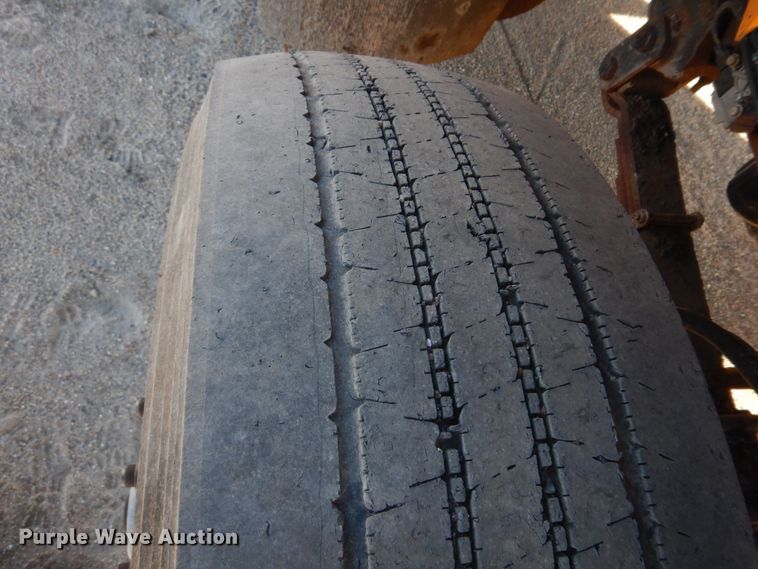 image for item DH8128 2011 International WorkStar 7400  dump truck