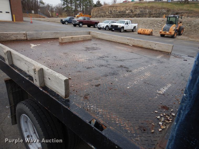 image for item DH8130 2012 Ford F550 Super Duty XL  Crew Cab flatbed truck