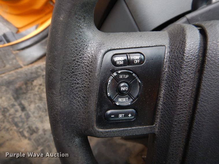 image for item DH8130 2012 Ford F550 Super Duty XL  Crew Cab flatbed truck