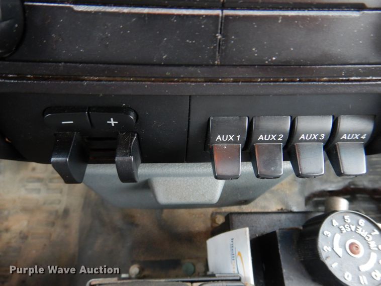 image for item DH8130 2012 Ford F550 Super Duty XL  Crew Cab flatbed truck