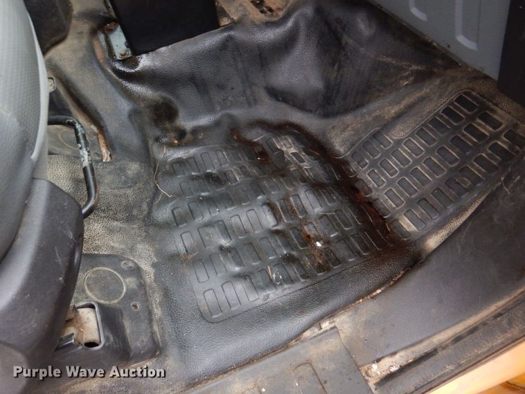 image for item DH8130 2012 Ford F550 Super Duty XL  Crew Cab flatbed truck