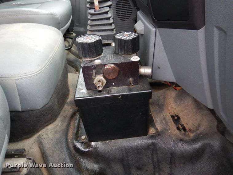 image for item DH8130 2012 Ford F550 Super Duty XL  Crew Cab flatbed truck