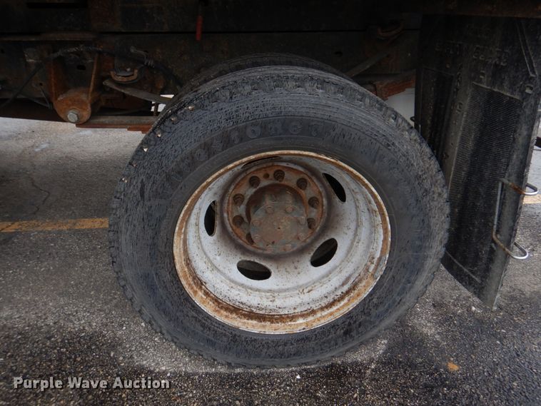 image for item DH8130 2012 Ford F550 Super Duty XL  Crew Cab flatbed truck