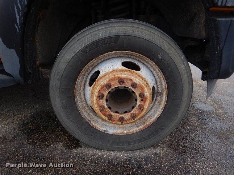 image for item DH8130 2012 Ford F550 Super Duty XL  Crew Cab flatbed truck