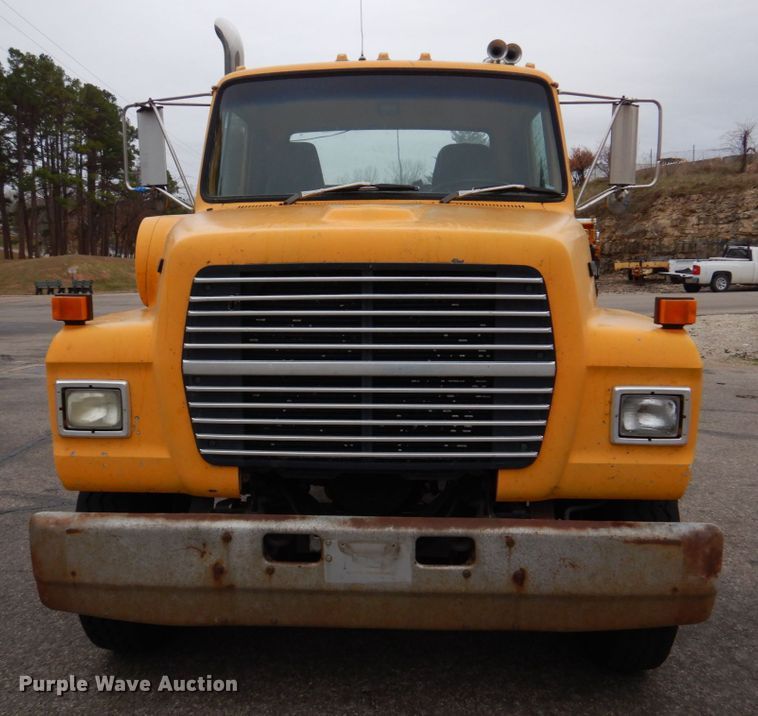 image for item DH8131 1992 Ford L9000  semi truck