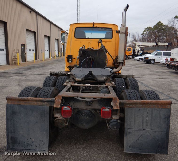 image for item DH8131 1992 Ford L9000  semi truck