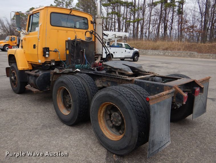 image for item DH8131 1992 Ford L9000  semi truck