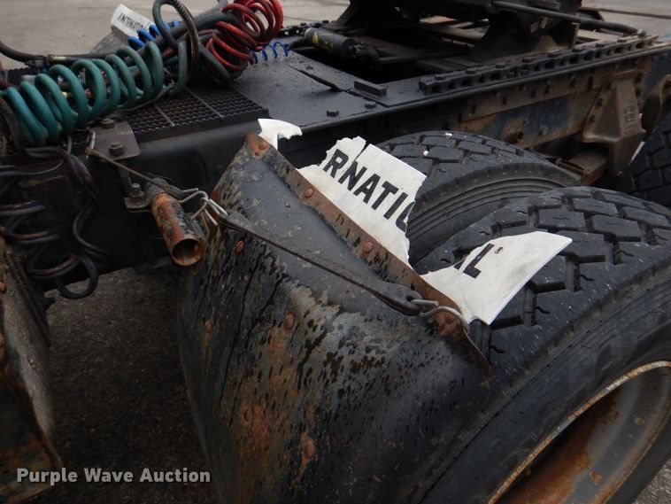 image for item DH8131 1992 Ford L9000  semi truck