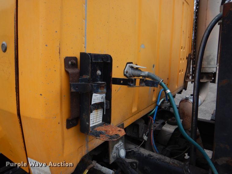 image for item DH8131 1992 Ford L9000  semi truck