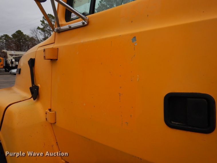 image for item DH8131 1992 Ford L9000  semi truck