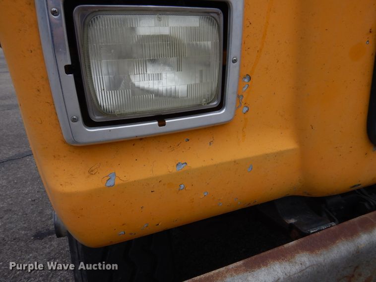 image for item DH8131 1992 Ford L9000  semi truck