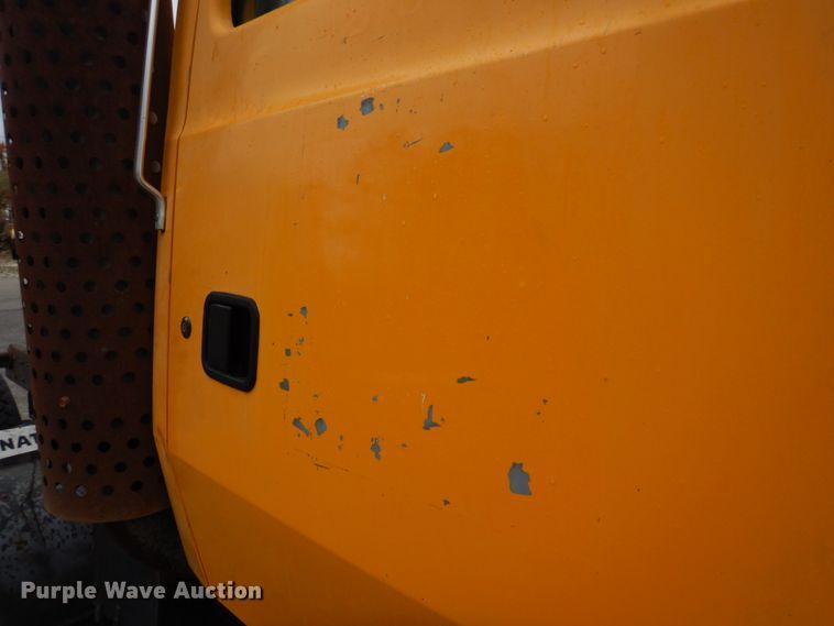 image for item DH8131 1992 Ford L9000  semi truck