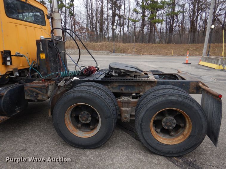 image for item DH8131 1992 Ford L9000  semi truck